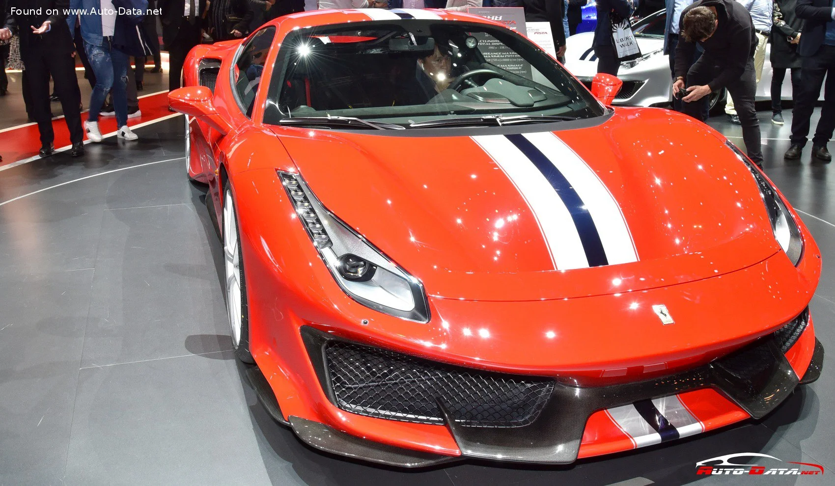 Ferrari 488 3.9 V8 (720 Hp) DCT2018 - 2019 thumbnail 8