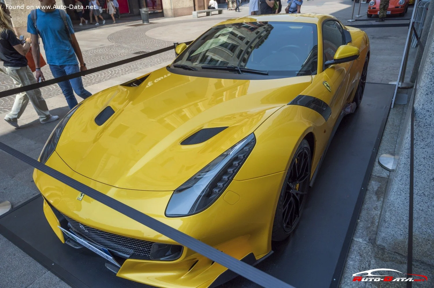 Ferrari F12 6.3 V12 (780 Hp) DCT2015 - 2017 thumbnail 4