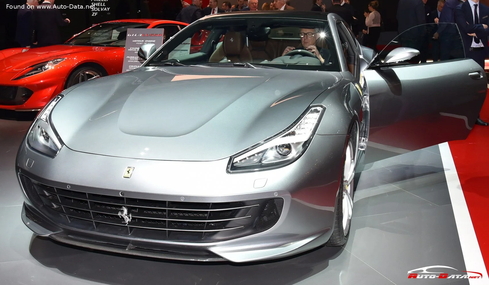 Ferrari GTC4Lusso 6.3 V12 (690 Hp) DCT2016 - thumbnail 2