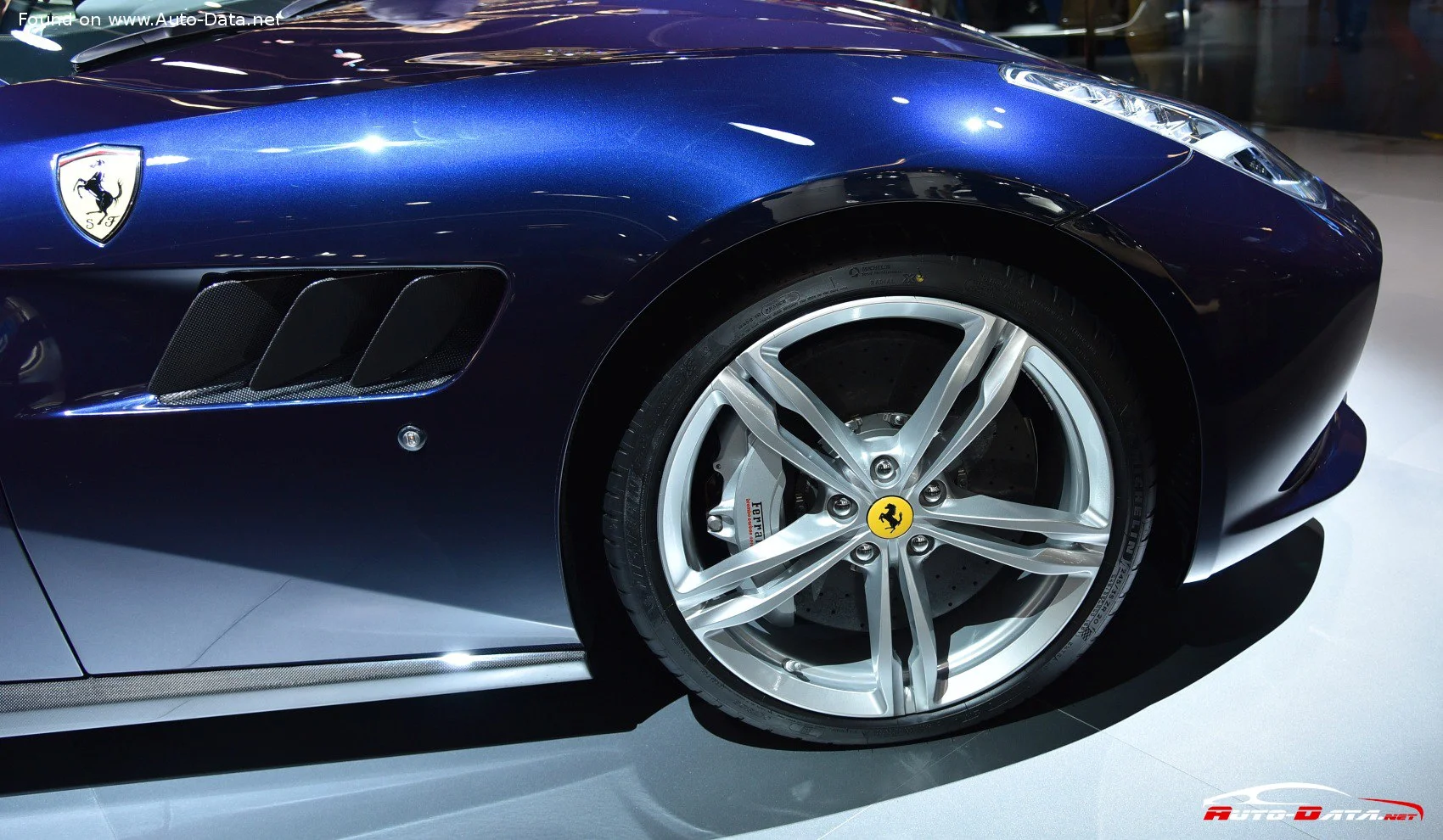 Ferrari GTC4Lusso 6.3 V12 (690 Hp) DCT2016 - thumbnail 13