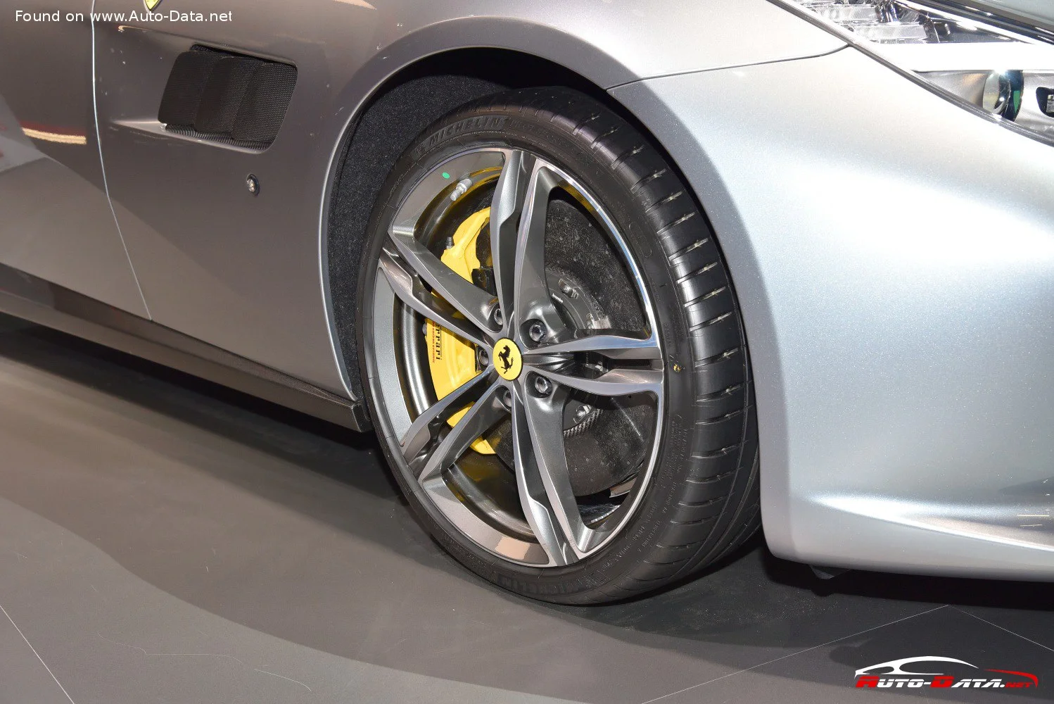 Ferrari GTC4Lusso 6.3 V12 (690 Hp) DCT2016 - thumbnail 5