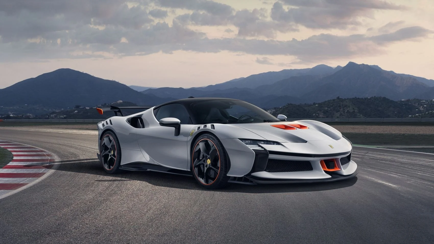 Ferrari SF90 4.0 V8 (1030 Hp) Plug-in Hybrid E4WD F1 DCT2023 - - 1