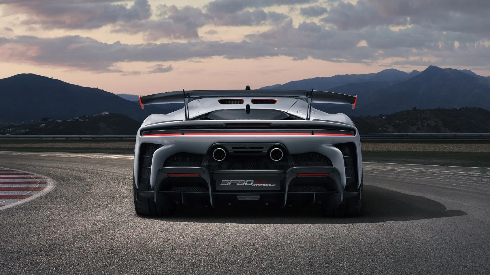 Ferrari SF90 4.0 V8 (1030 Hp) Plug-in Hybrid E4WD F1 DCT2023 - thumbnail 4