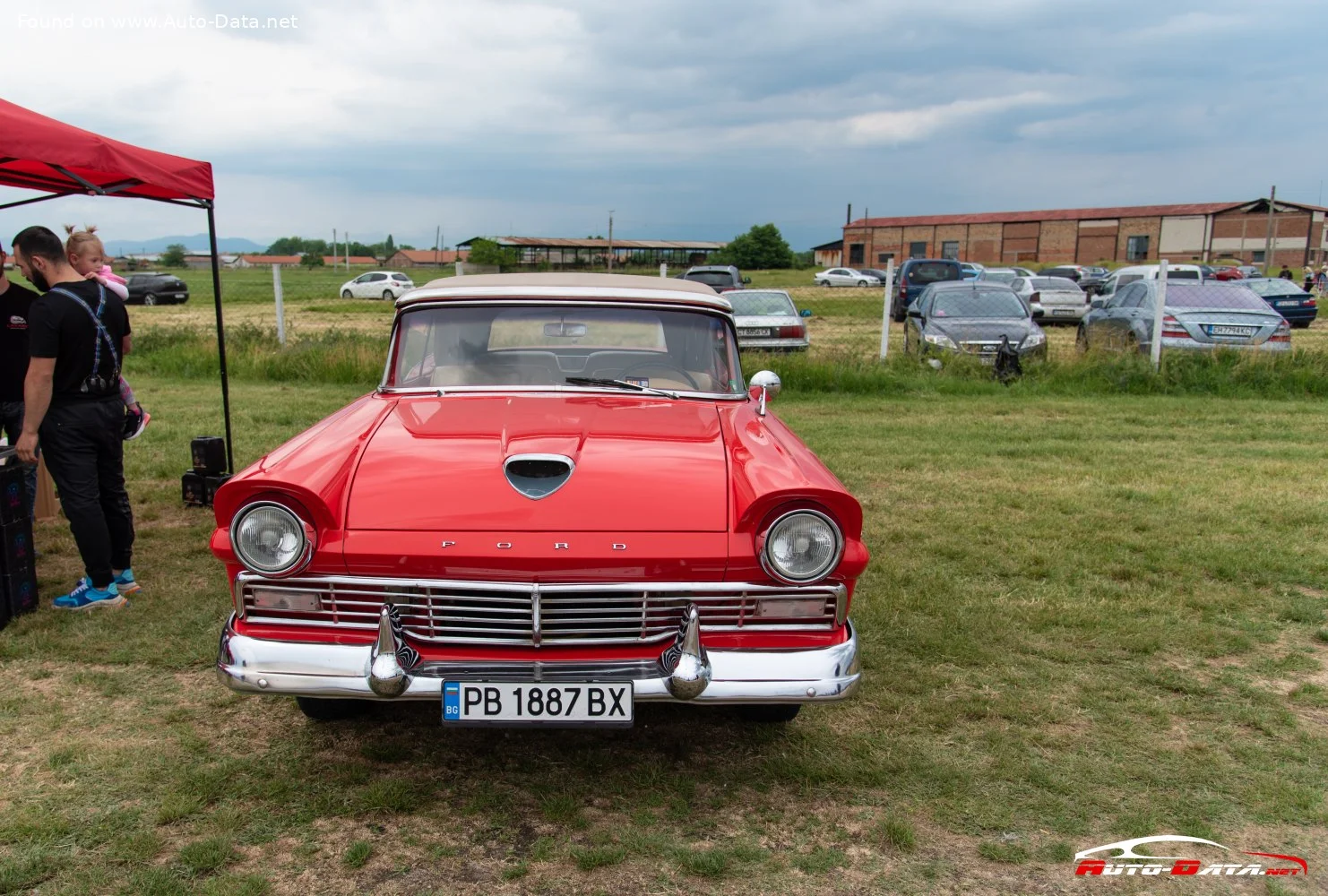 Ford Fairlane Ford Fairlane thumbnail 2