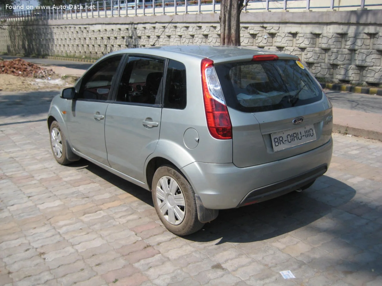 Ford Figo 1.2 Duratec (71 Hp)2010 - 2012 thumbnail 2