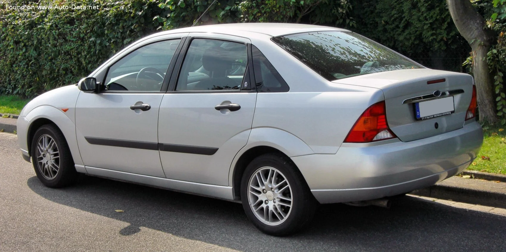 Ford Focus 1.4 16V (75 Hp)1998 - 2005 thumbnail 2