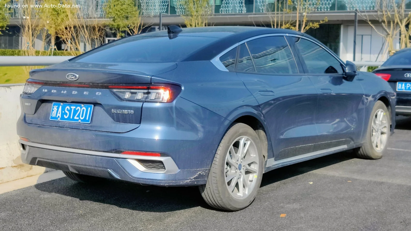 Ford Mondeo 2.0 EcoBoost 245 (238 Hp) Automatic2022 - thumbnail 3