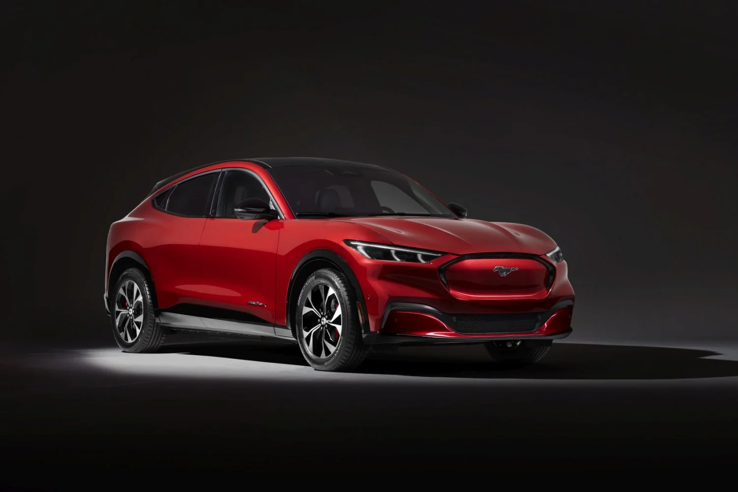 Ford Mustang Mach-E Extended Range 98.7 kWh (294 Hp)2020 - - 1
