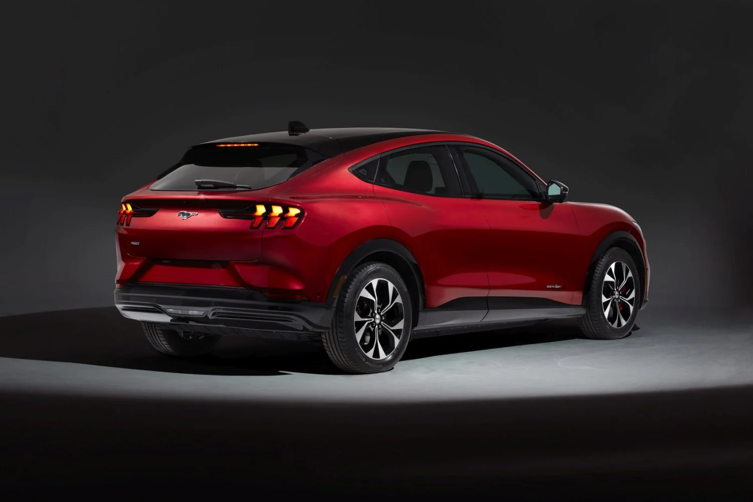 Ford Mustang Mach-E Extended Range 98.7 kWh (294 Hp)2020 - thumbnail 2