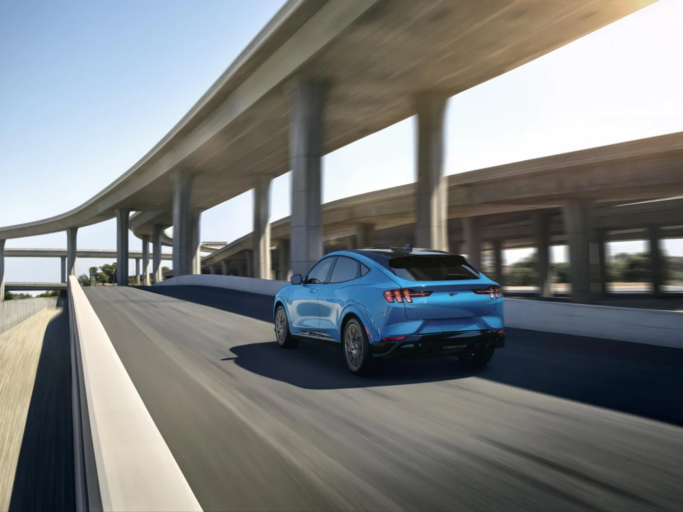 Ford Mustang Mach-E Extended Range 98.7 kWh (294 Hp)2020 - thumbnail 14