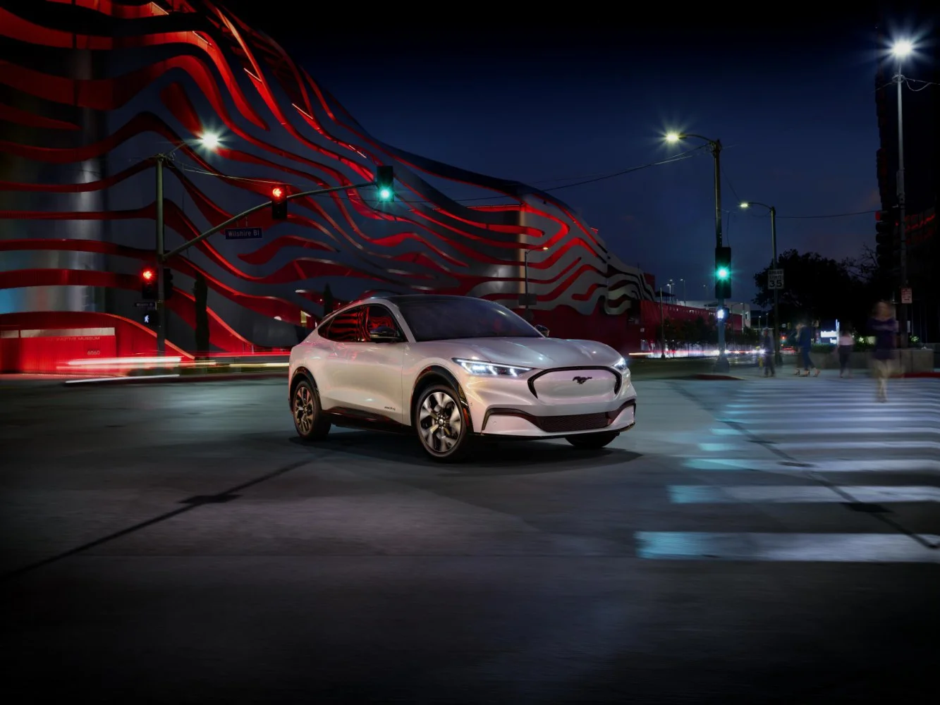 Ford Mustang Mach-E Extended Range 98.7 kWh (294 Hp)2020 - thumbnail 18