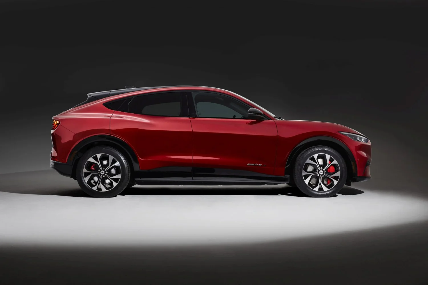 Ford Mustang Mach-E Extended Range 98.7 kWh (294 Hp)2020 - thumbnail 3