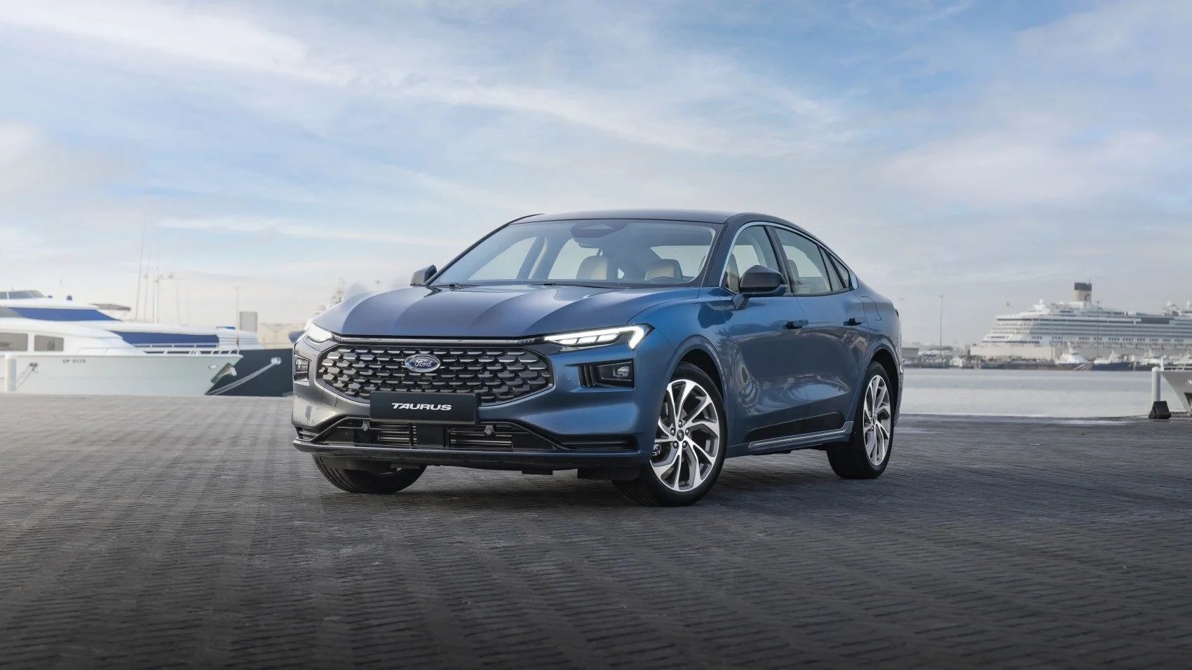 Ford Taurus 2.0L GTDI (232 Hp) Automatic2022 - thumbnail 3