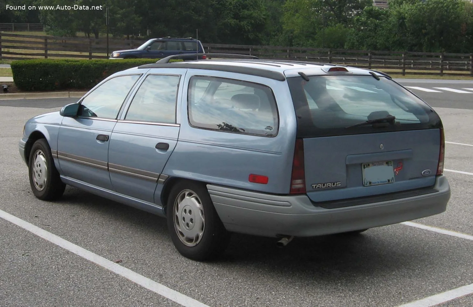 Ford Taurus 3.0 V6 (141 Hp) Automatic1992 - 1995 thumbnail 2