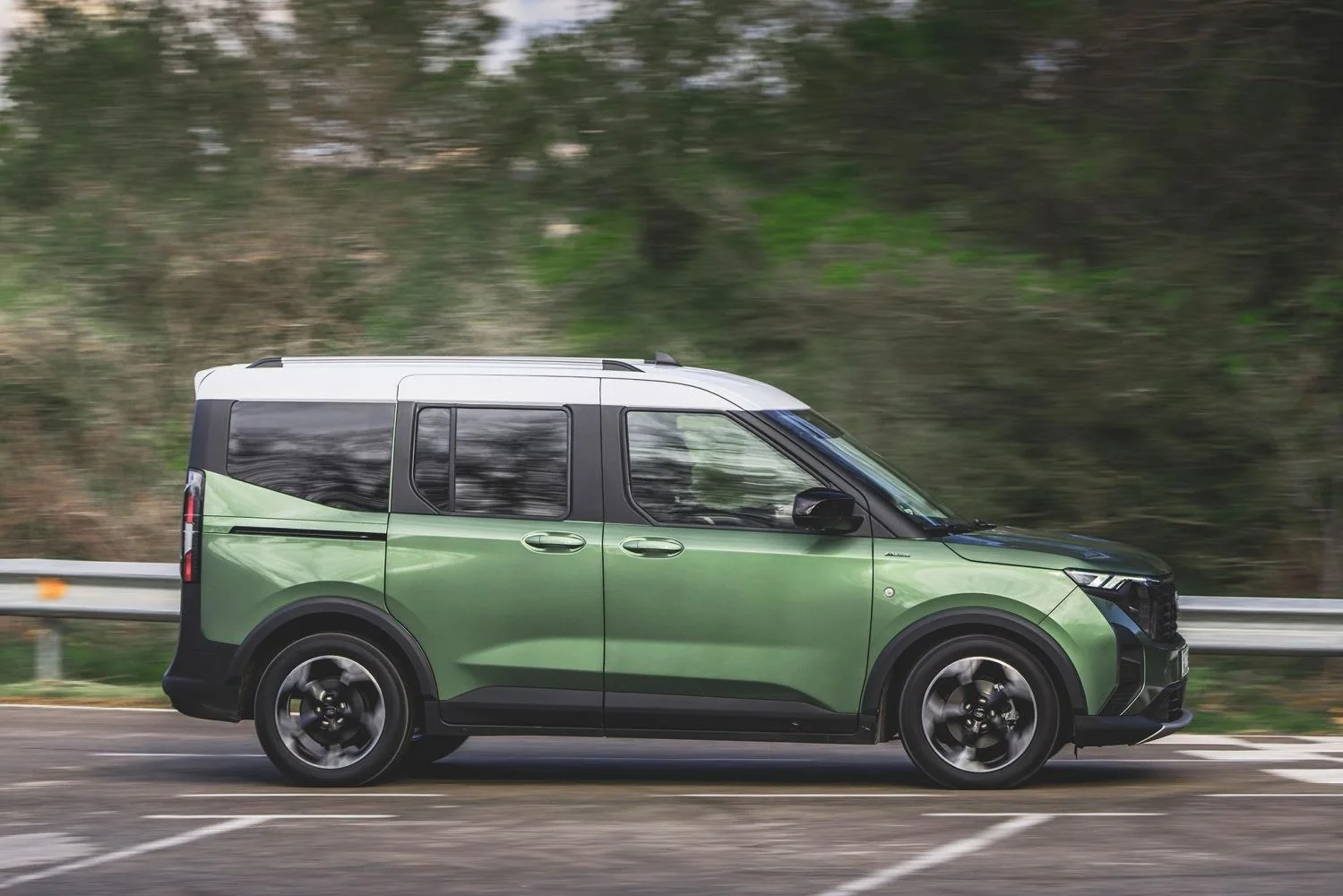 Ford Tourneo Courier 1.0 EcoBoost (125 Hp)2023 - thumbnail 6