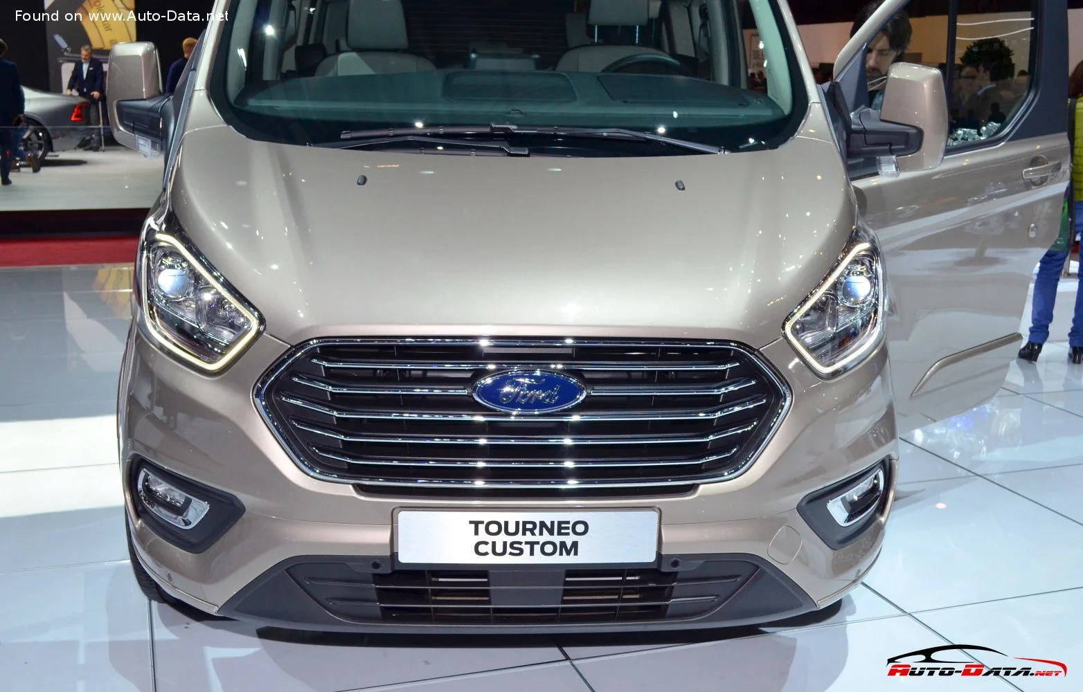 Ford Tourneo Custom 1.0 EcoBoost (126 Hp) Plug-in Hybrid Automatic2020 - 2023 thumbnail 2
