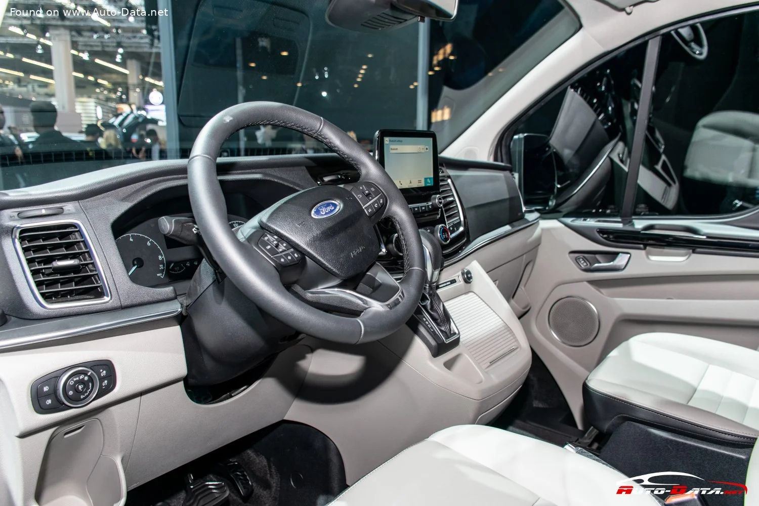 Ford Tourneo Custom 1.0 EcoBoost (126 Hp) Plug-in Hybrid Automatic2020 - 2023 thumbnail 15