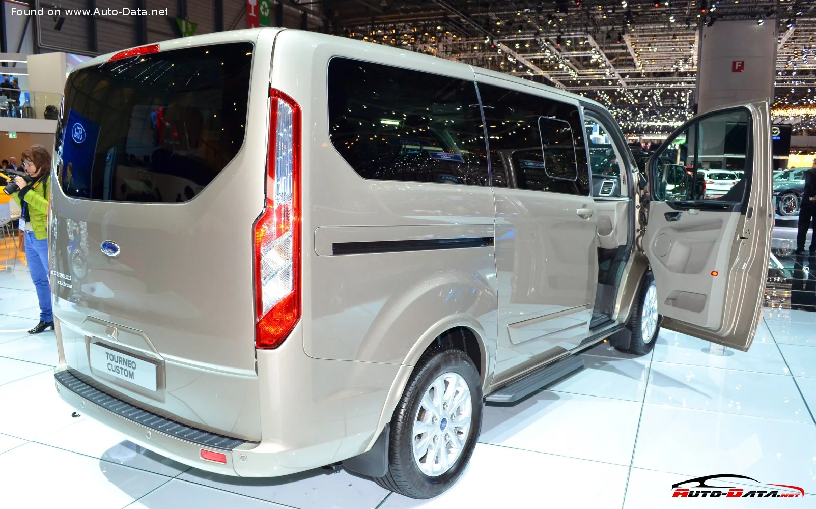 Ford Tourneo Custom 1.0 EcoBoost (126 Hp) Plug-in Hybrid Automatic2020 - 2023 thumbnail 4