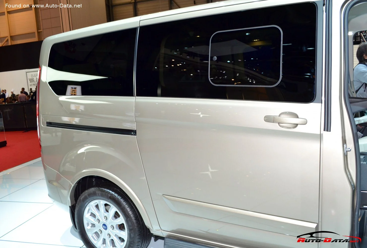 Ford Tourneo Custom 1.0 EcoBoost (126 Hp) Plug-in Hybrid Automatic2020 - 2023 thumbnail 5