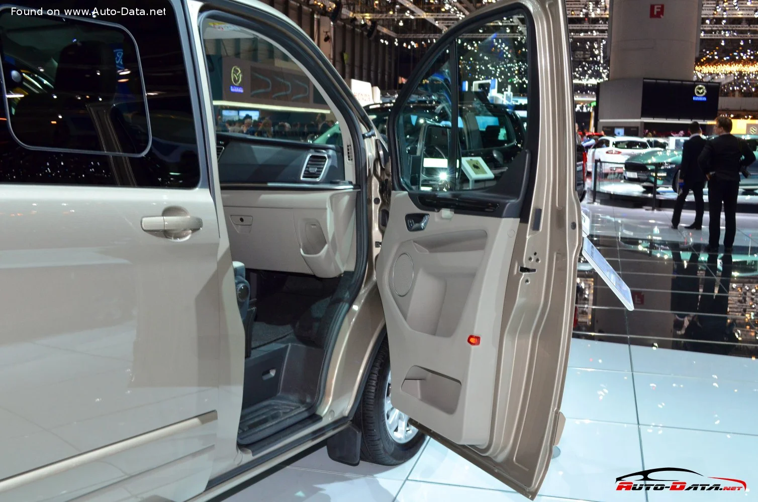 Ford Tourneo Custom 1.0 EcoBoost (126 Hp) Plug-in Hybrid Automatic2020 - 2023 thumbnail 6