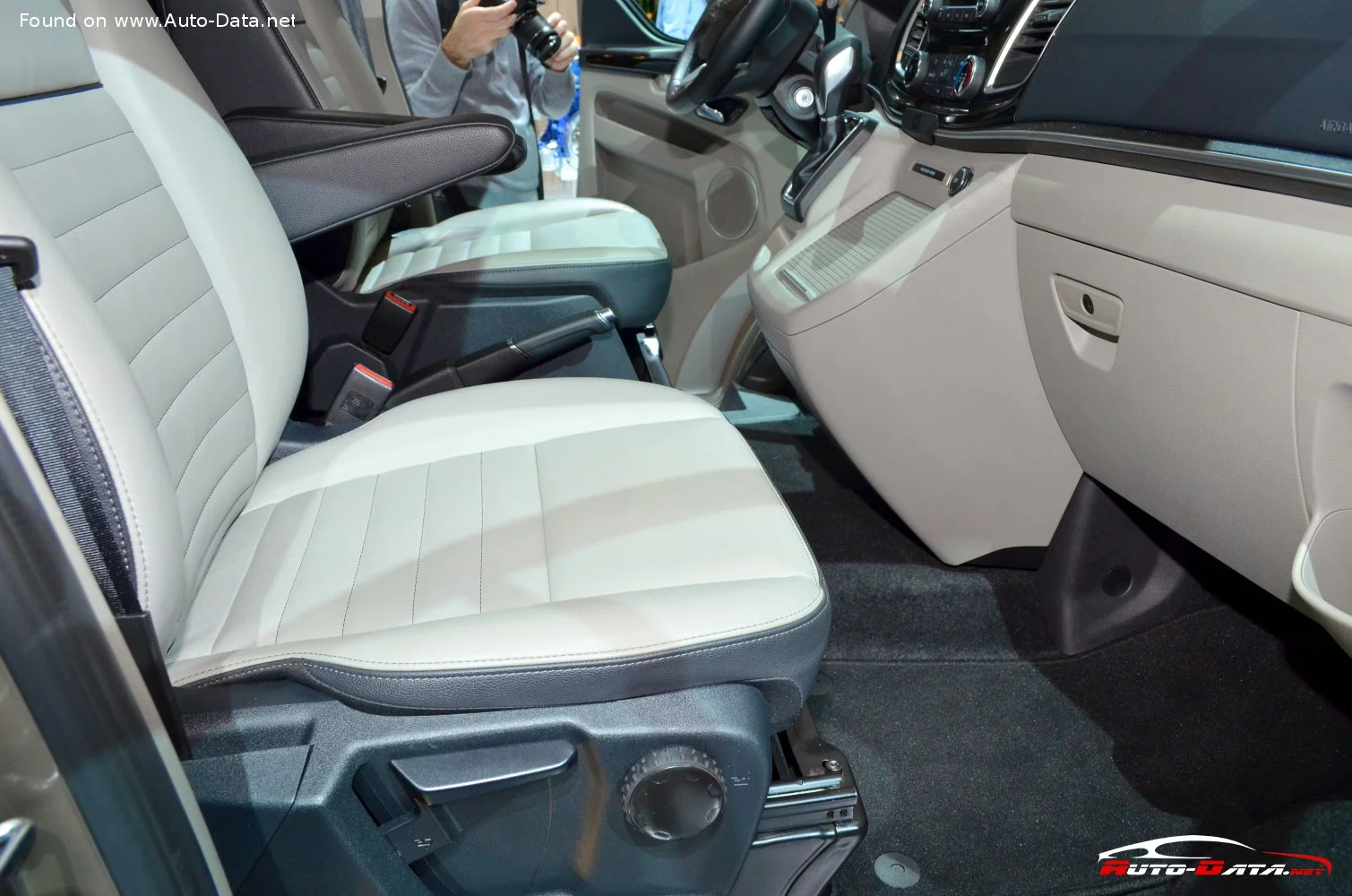 Ford Tourneo Custom 1.0 EcoBoost (126 Hp) Plug-in Hybrid Automatic2020 - 2023 thumbnail 7