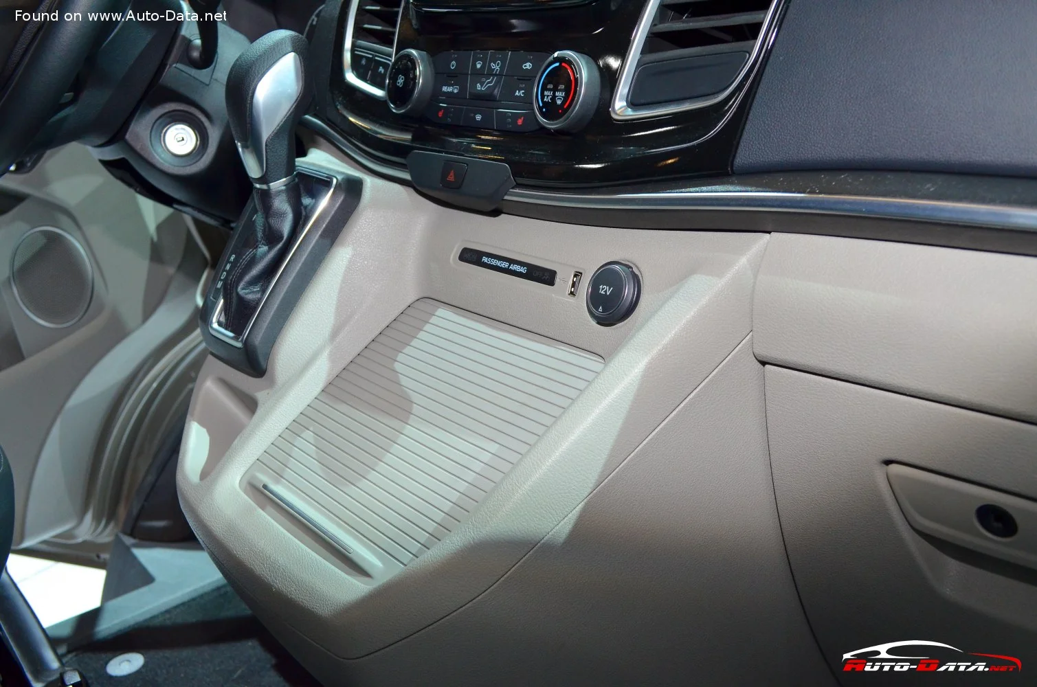 Ford Tourneo Custom 1.0 EcoBoost (126 Hp) Plug-in Hybrid Automatic2020 - 2023 thumbnail 10