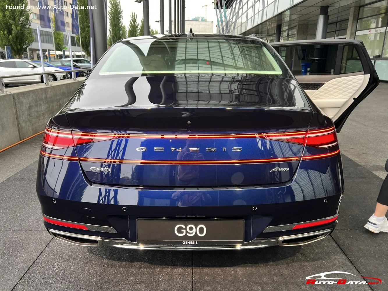 Genesis G90/EQ900 3.5 T-GDi e-S/C V6 (415 Hp) Mild Hybrid AWD Automatic 4 Seat2022 - thumbnail 4