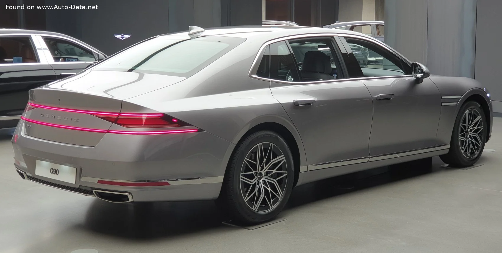 Genesis G90/EQ900 3.5 T-GDi e-S/C V6 (415 Hp) Mild Hybrid Automatic 4 Seat2022 - thumbnail 2