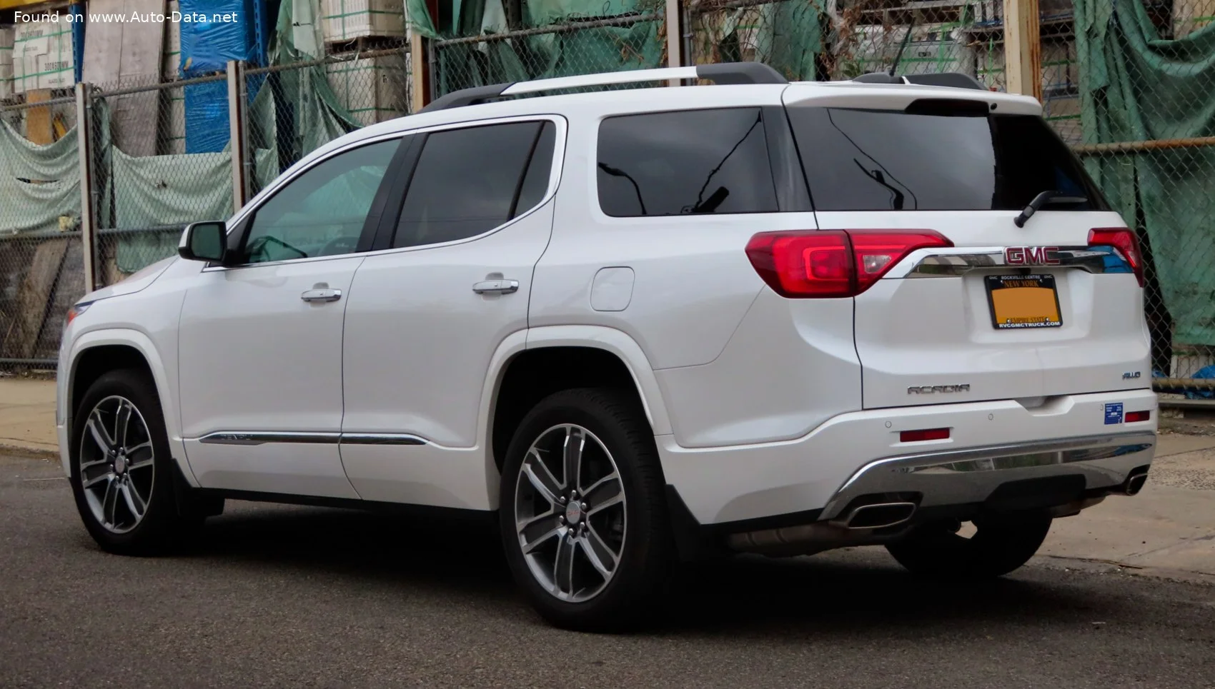 GMC Acadia 2.5 (193 Hp) Automatic2016 - 2019 thumbnail 4
