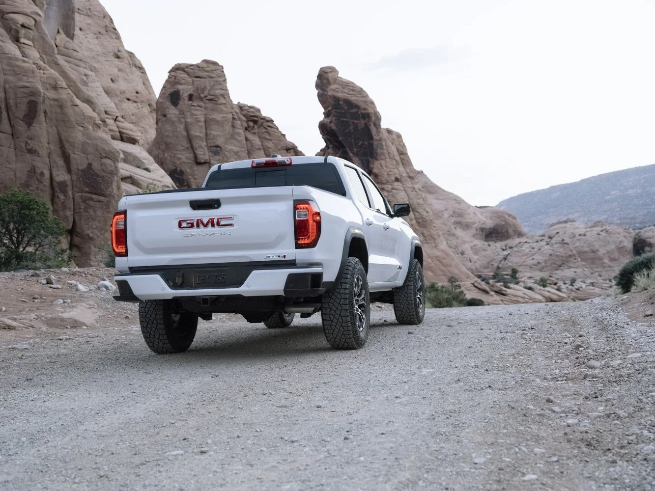 GMC Canyon 2.7L Turbo (313 Hp) 4WD Hydra-Matic2023 - thumbnail 3
