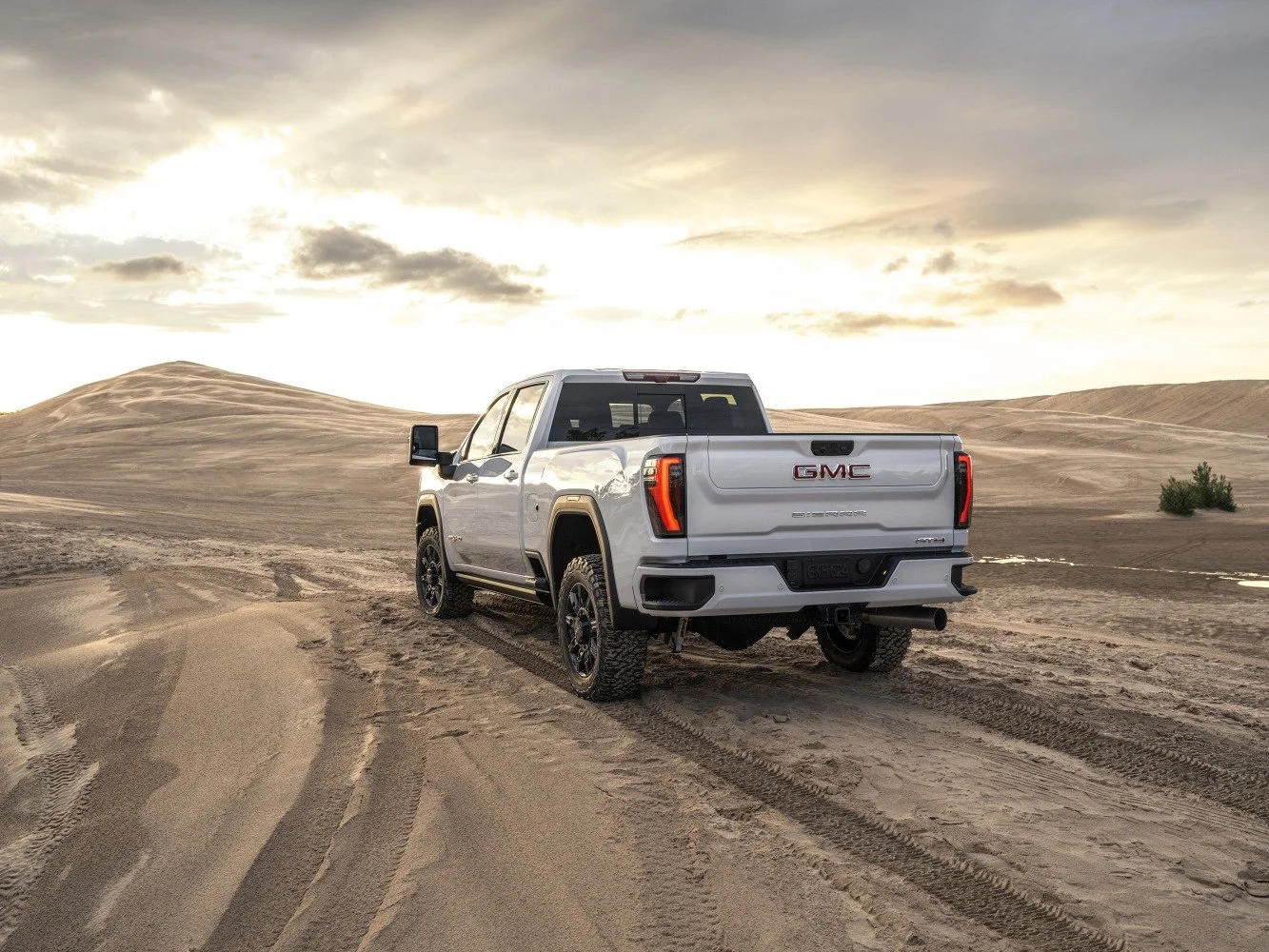 GMC Sierra 2500HD 6.6 Duramax TD V8 (470 Hp) 4WD Automatic2023 - thumbnail 2