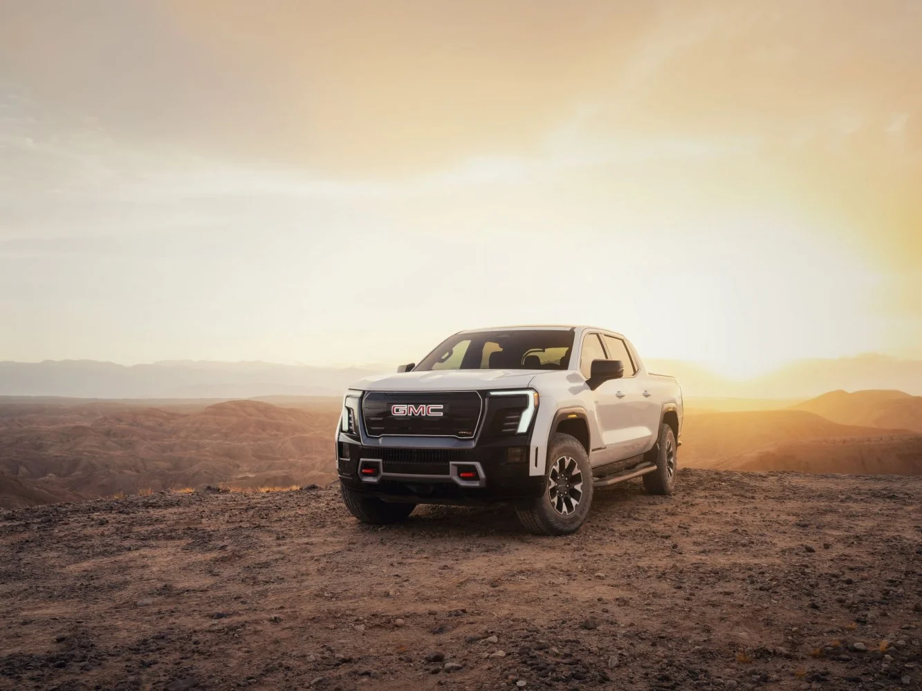 GMC Sierra EV GMC Sierra EV Crew Cab thumbnail 15