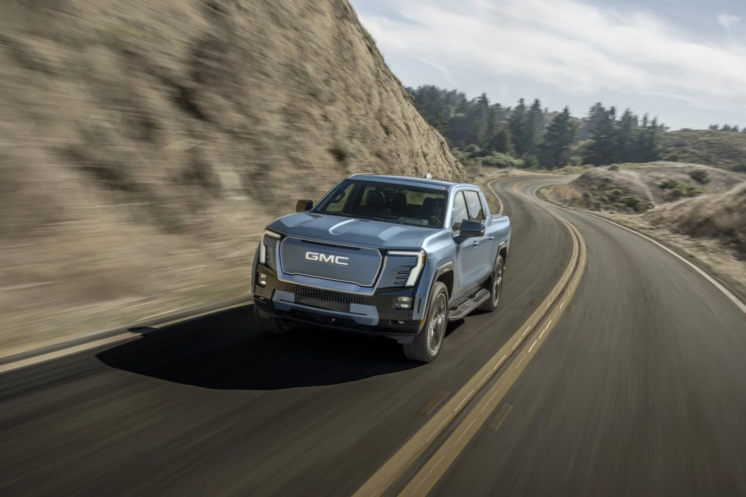 GMC Sierra EV GMC Sierra EV Crew Cab thumbnail 4