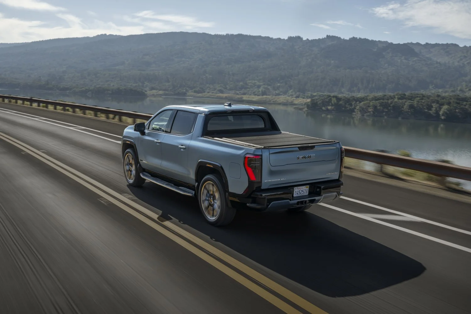 GMC Sierra EV GMC Sierra EV Crew Cab thumbnail 6