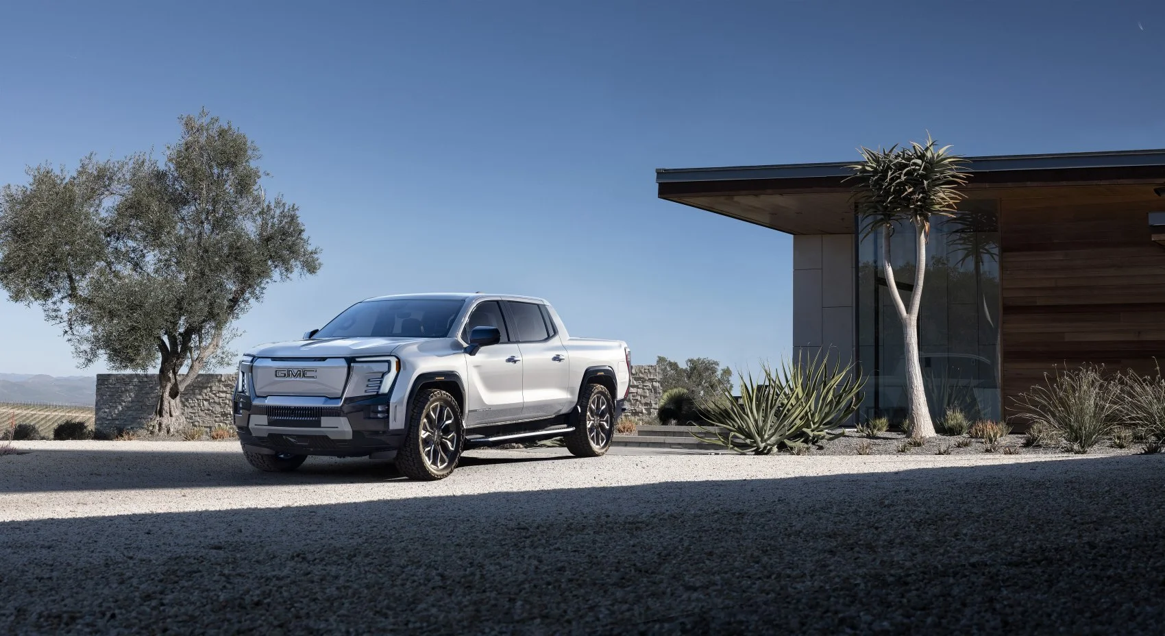 GMC Sierra EV GMC Sierra EV Crew Cab thumbnail 8