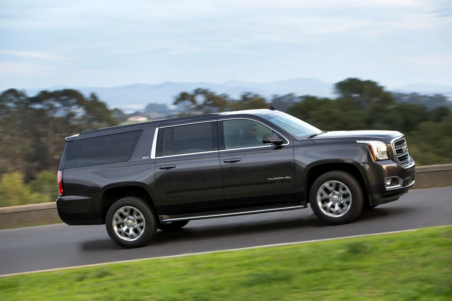 GMC Yukon 5.3 EcoTec3 V8 (355 Hp) 4WD Automatic2014 - 2019 thumbnail 2
