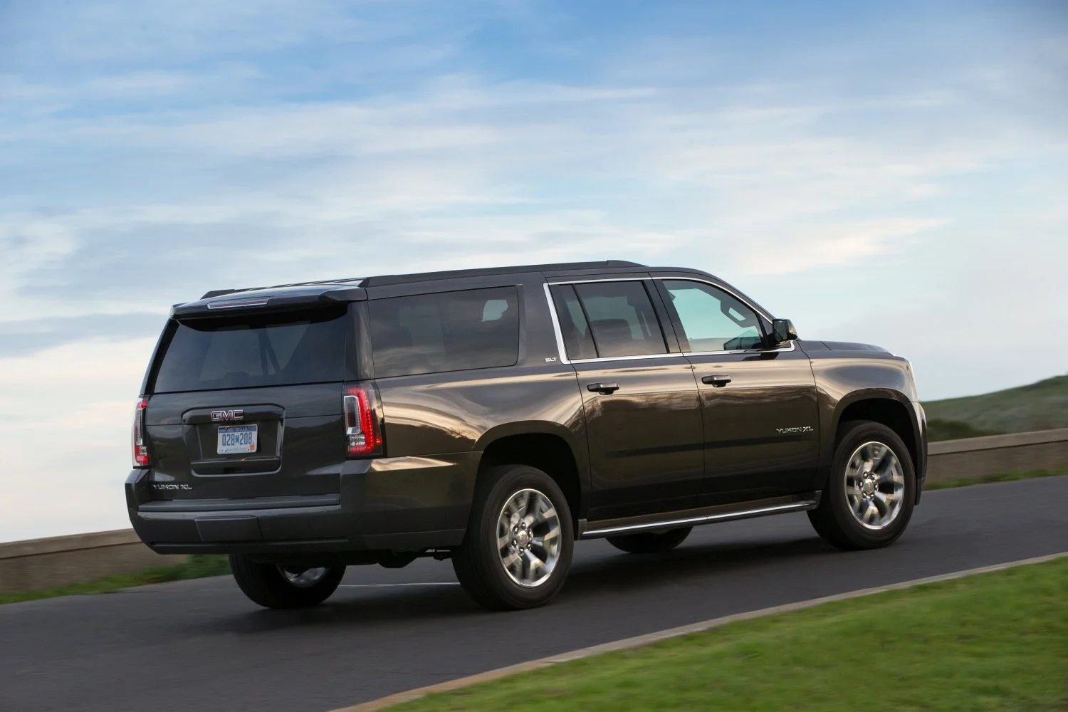 GMC Yukon 5.3 EcoTec3 V8 (355 Hp) 4WD Automatic2014 - 2019 thumbnail 3