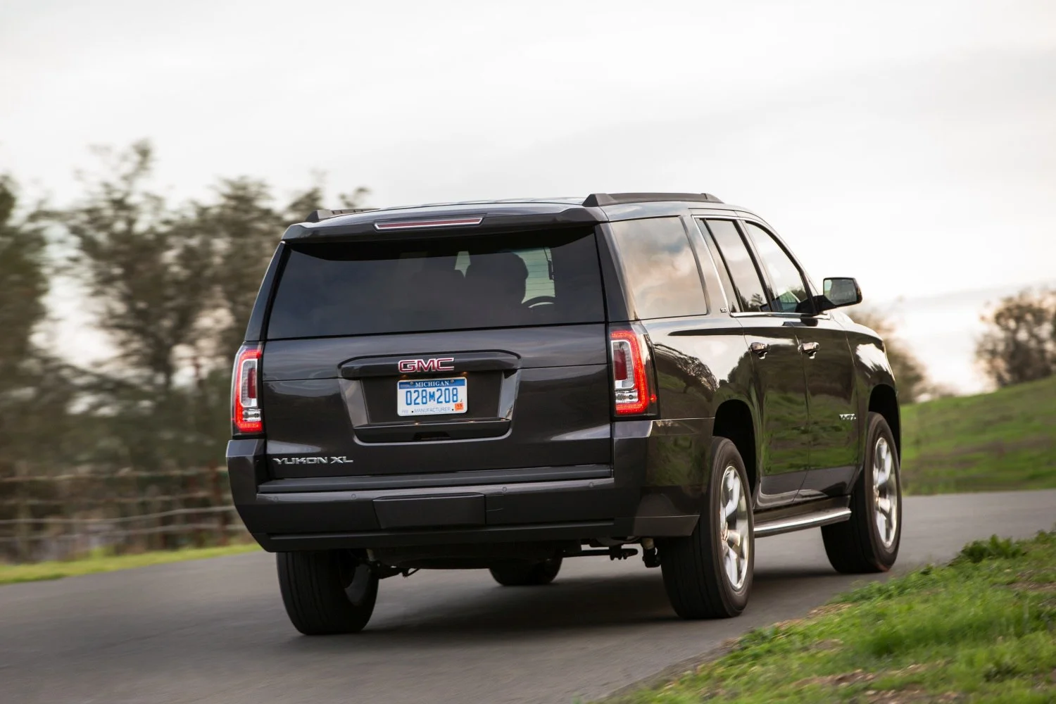 GMC Yukon 5.3 EcoTec3 V8 (355 Hp) 4WD Automatic2014 - 2019 thumbnail 4