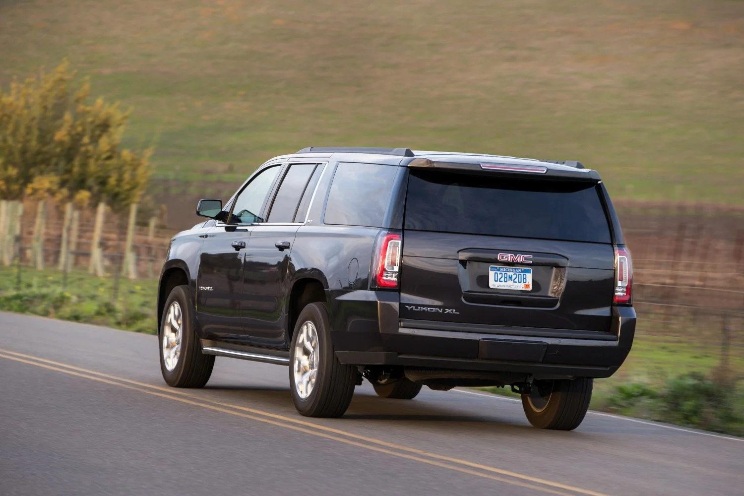 GMC Yukon 5.3 EcoTec3 V8 (355 Hp) 4WD Automatic2014 - 2019 thumbnail 8