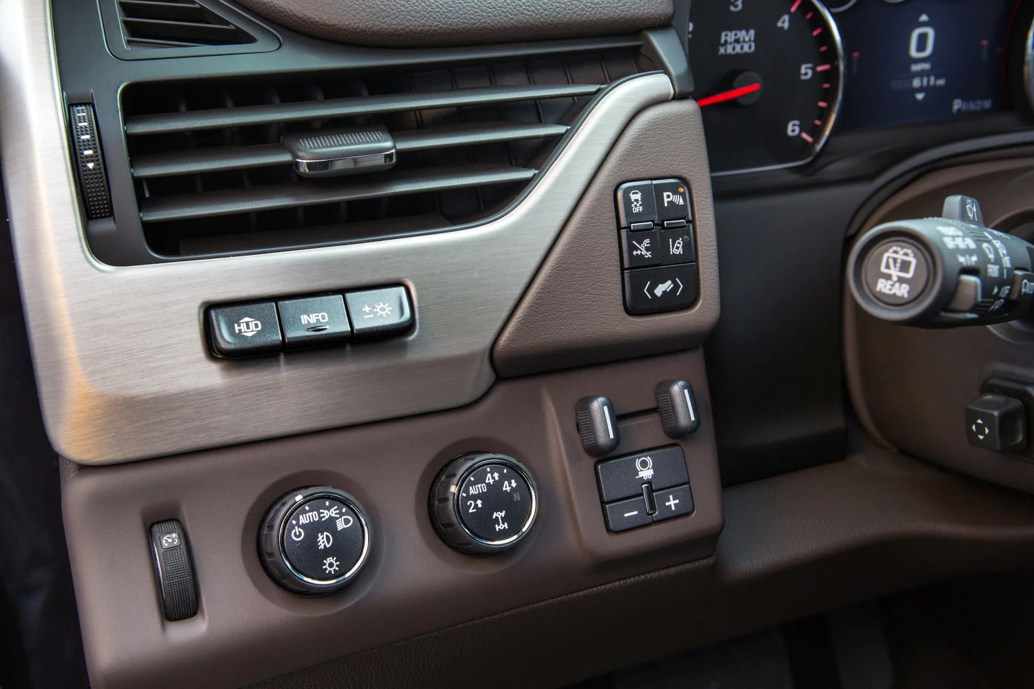 GMC Yukon 5.3 EcoTec3 V8 (355 Hp) 4WD Automatic2014 - 2019 thumbnail 8