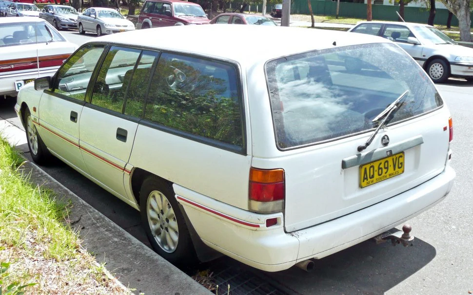 Holden Commodore 3.8i V6 Acclaim (177 Hp)1993 - 1997 - 1