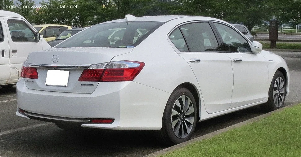Honda Accord 2.0 (196 Hp) Plug-in Hybrid e-CVT2013 - 2015 thumbnail 2