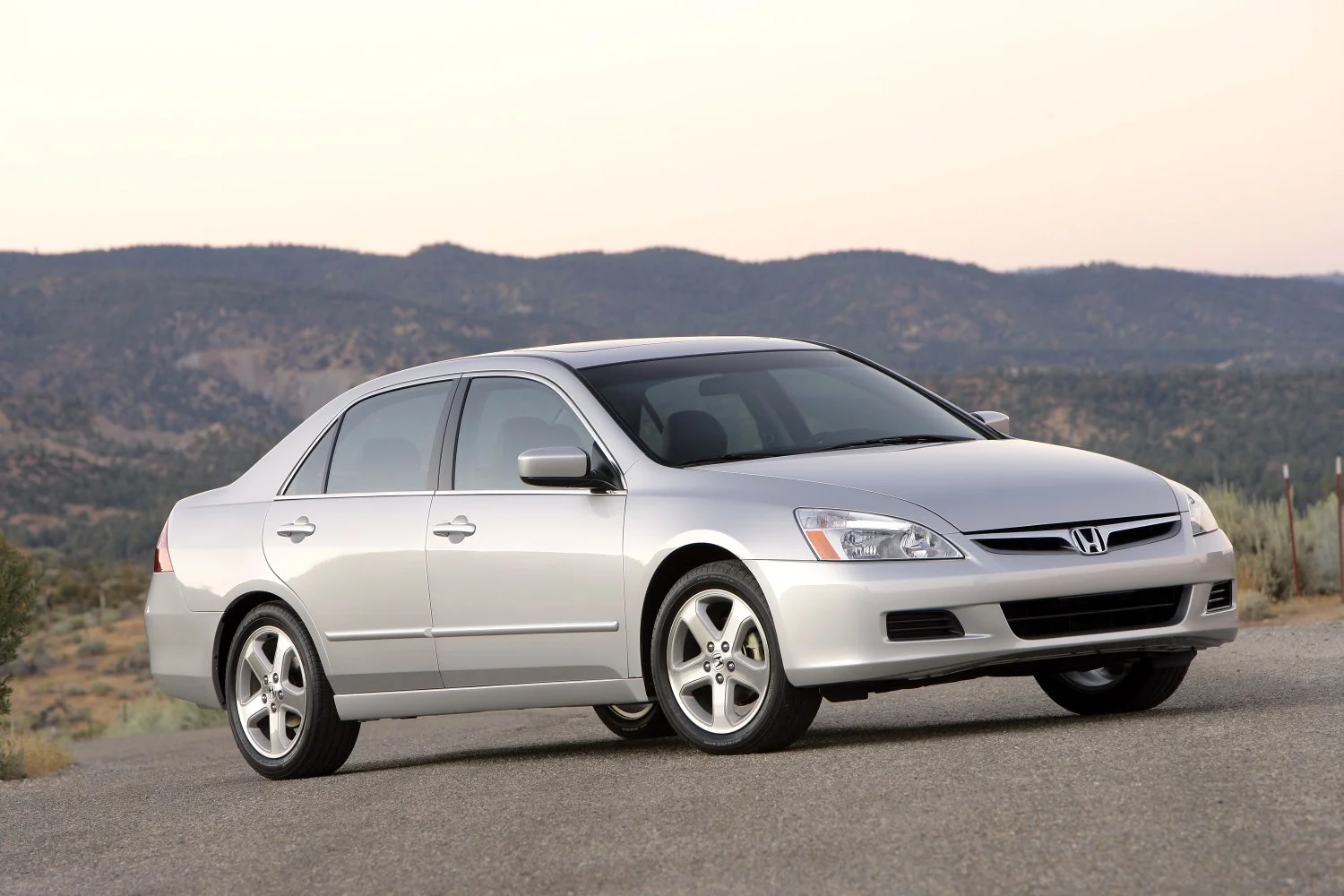 Honda Accord 2.4 i-VTEC (166 Hp)2005 - 2007 thumbnail 2