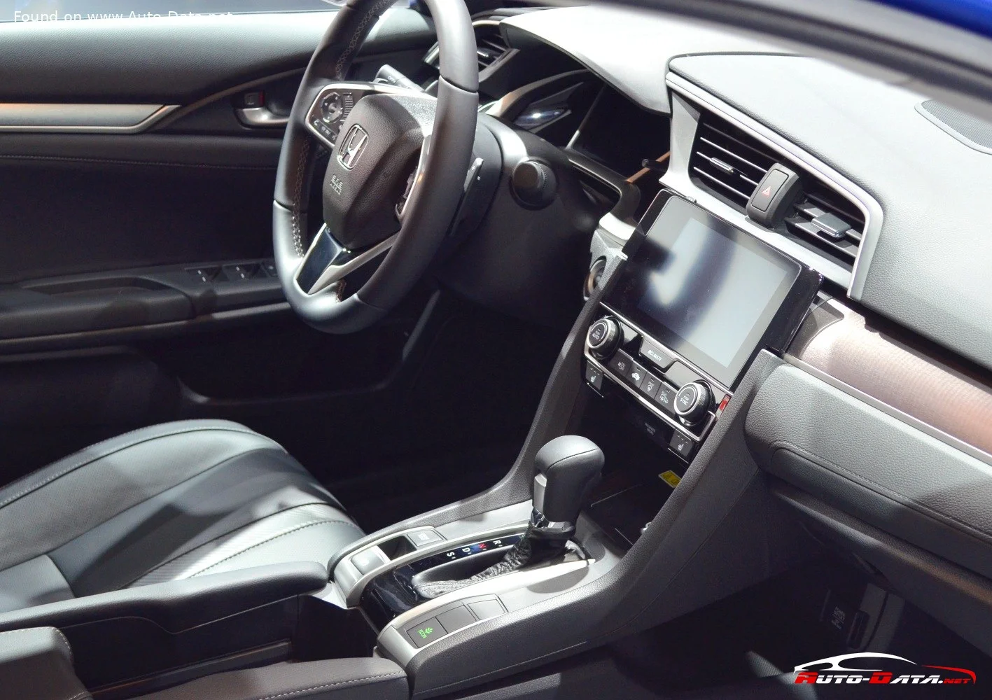 Honda Civic 1.0 VTEC (126 Hp)2018 - 2019 thumbnail 11