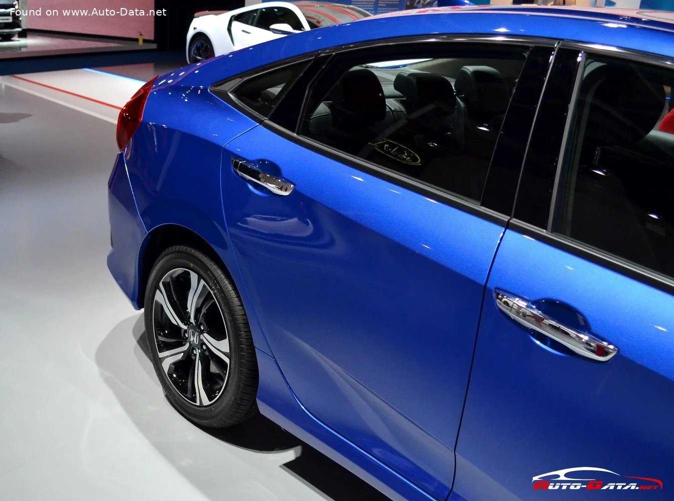 Honda Civic 1.0 VTEC (126 Hp)2018 - 2019 thumbnail 6
