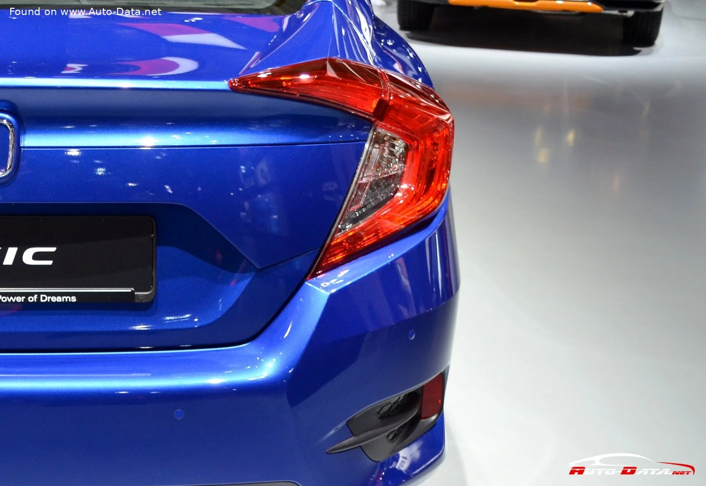 Honda Civic 1.0 VTEC (126 Hp)2018 - 2019 thumbnail 8