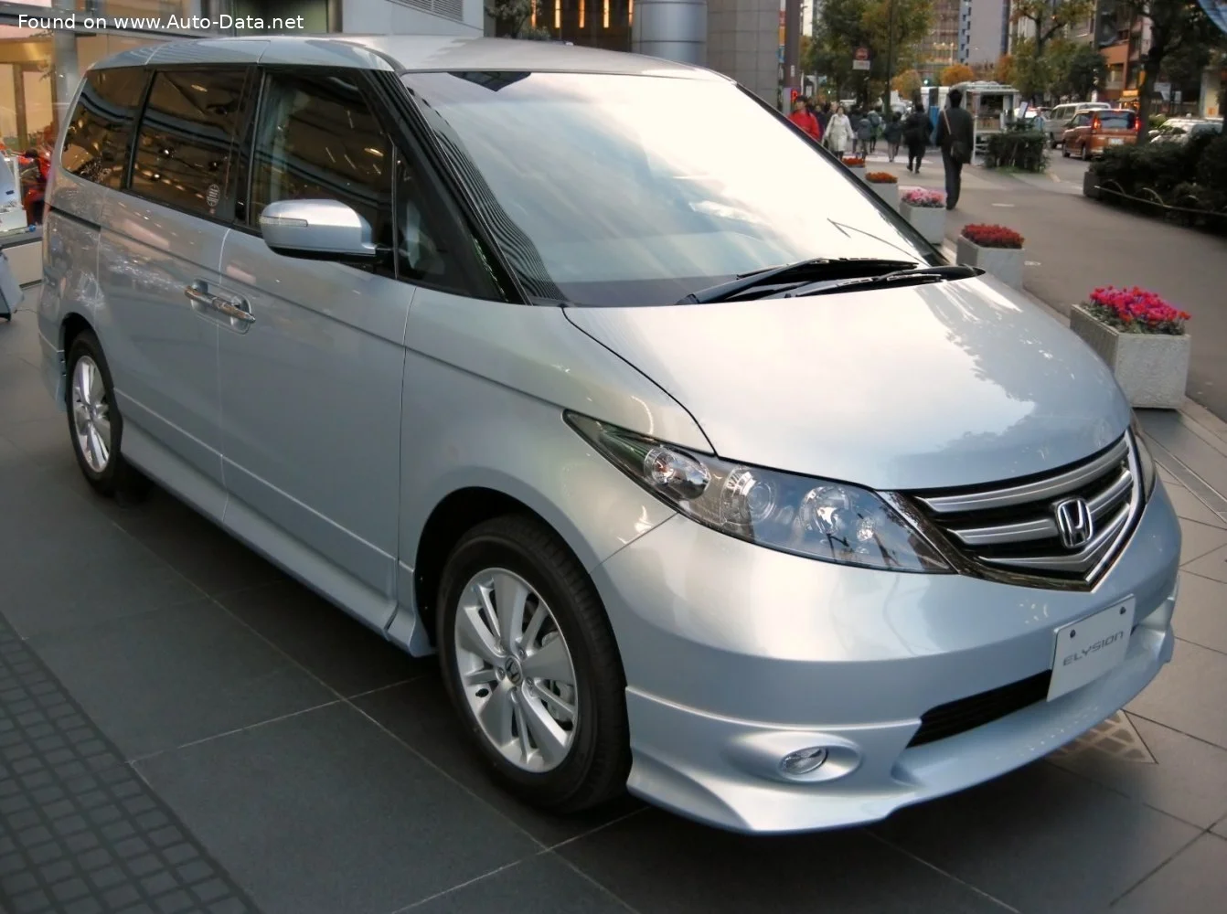 Honda Elysion 2.4 i 16V (160 Hp)2004 - 2015 thumbnail 4