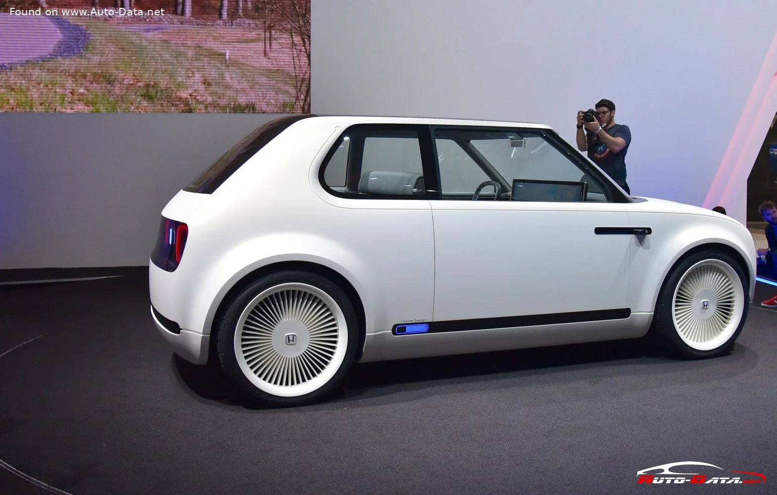 Honda EV Honda Urban EV Concept thumbnail 6