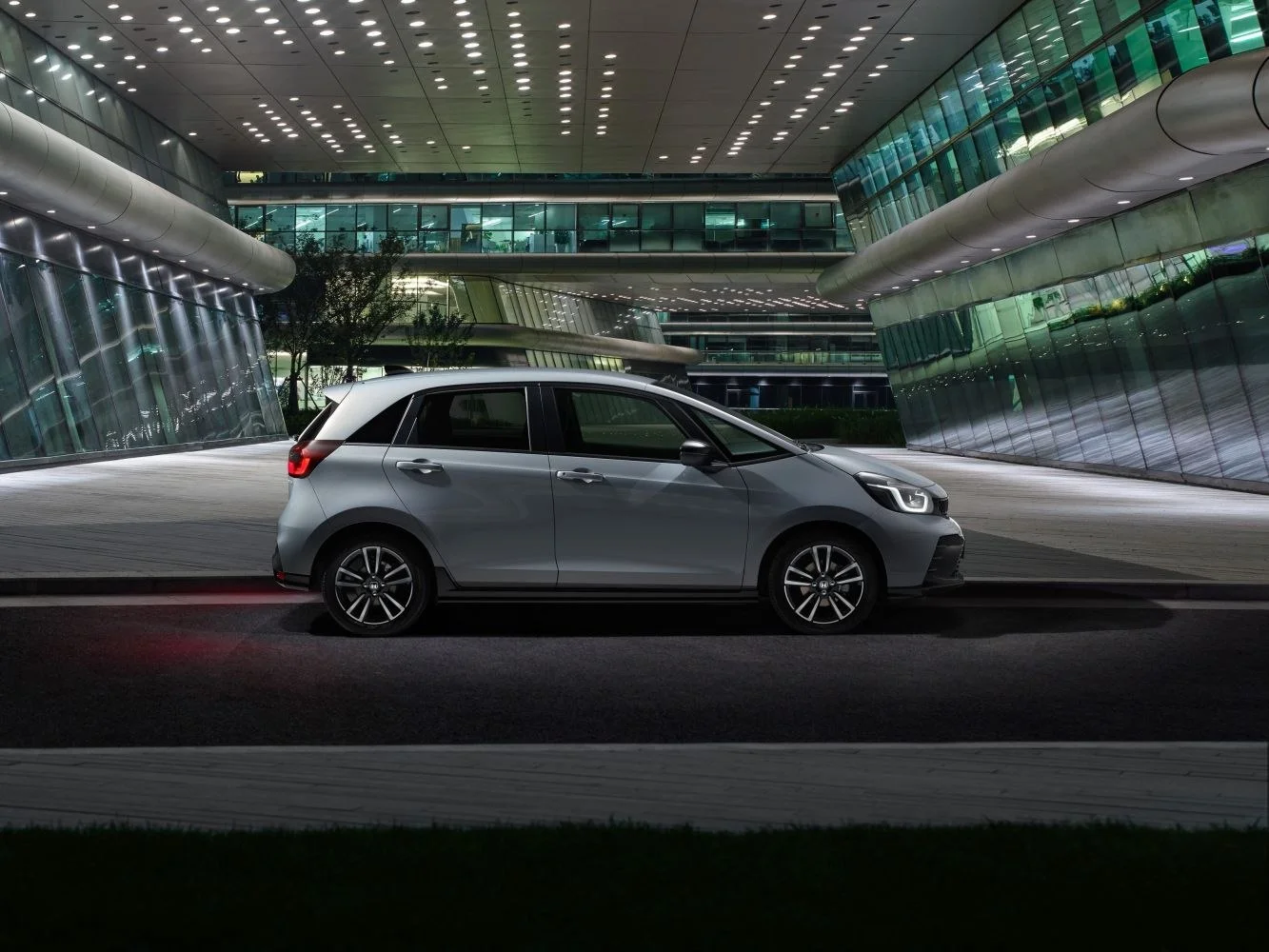 Honda Jazz 1.5 i-MMD (122 Hp) e:HEV e-CVT2023 - thumbnail 4
