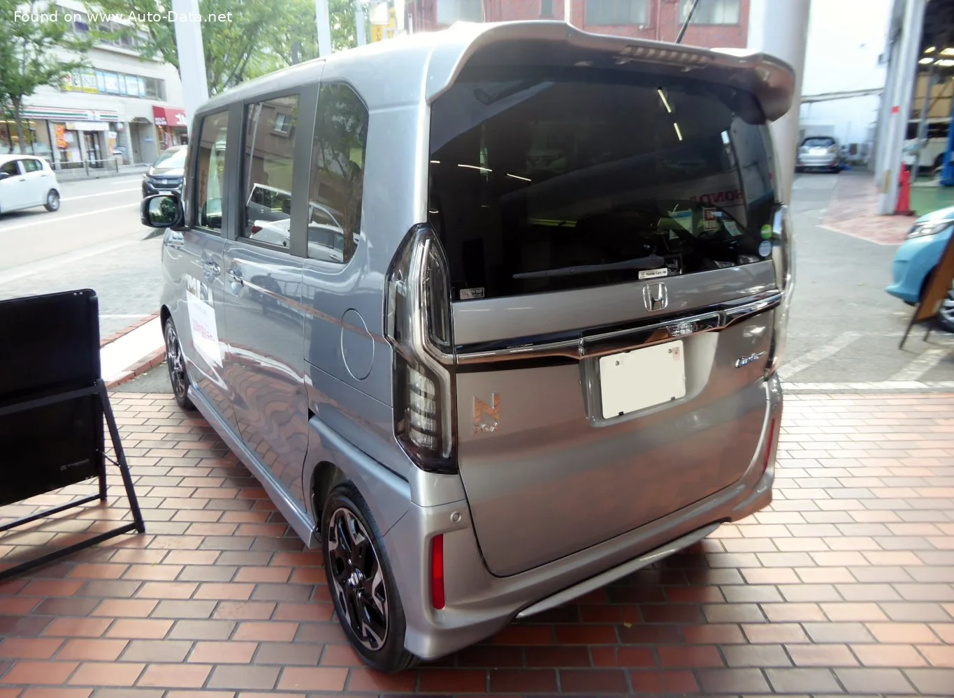 Honda N-Box 0.7i (58 Hp) 4WD CVT2017 - 2020 thumbnail 3